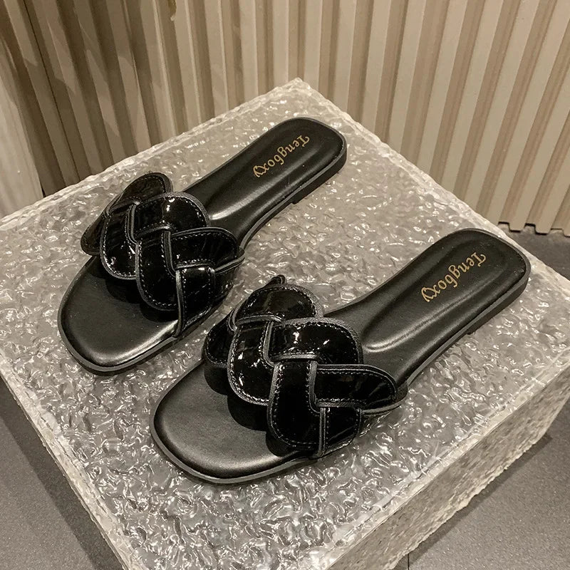 Summer 2025 New Women's Slippers Summer Square Toe Flat Shoes Women's Wide Version Slippers Sandals Outdoor Daily Casual Shoes